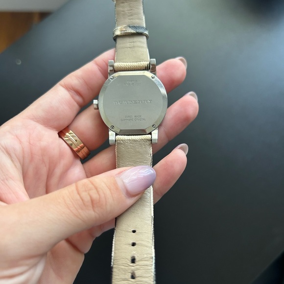 Burberry like new watch - Picture 2 of 2